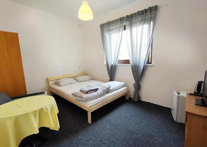 Kwatera prywatna Marynarska 57 *