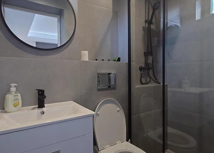 Kwatera prywatna Marynarska 57 *