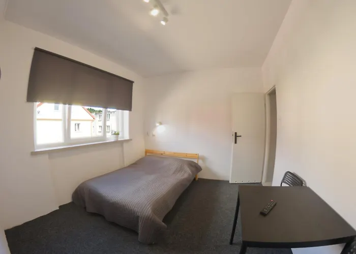 Kwatera prywatna Marynarska 57 *